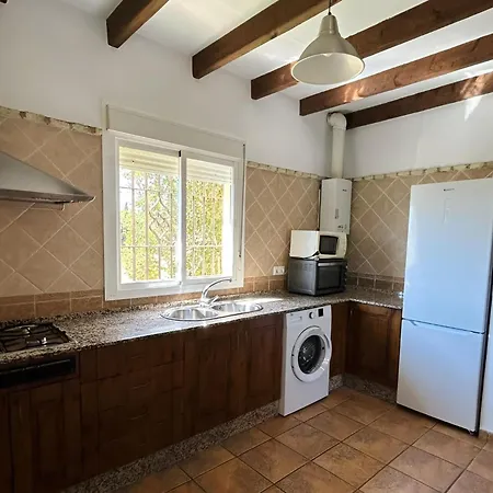 Con Piscina Privada En Urbanizacion Roche Viejo, - Es-180-17 Villa *