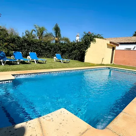 Villa Con Piscina Privada En Urbanizacion Roche Viejo, - Es-180-17 *