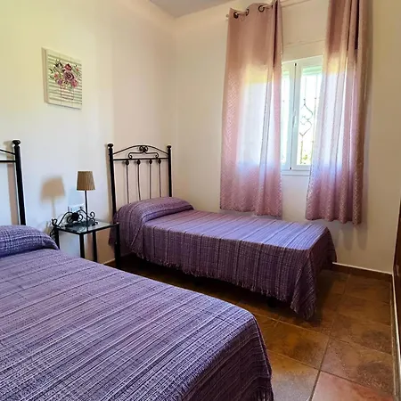 Villa Con Piscina Privada En Urbanizacion Roche Viejo, - Es-180-17 *
