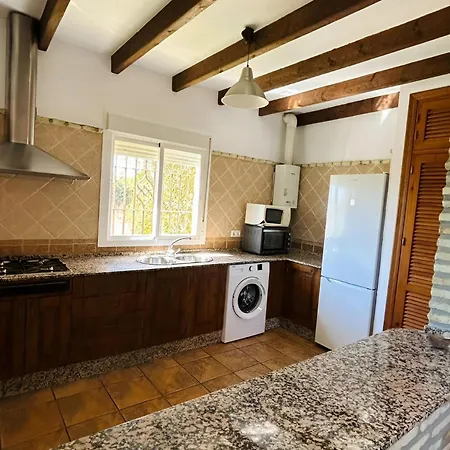 Con Piscina Privada En Urbanizacion Roche Viejo, - Es-180-17 Villa *
